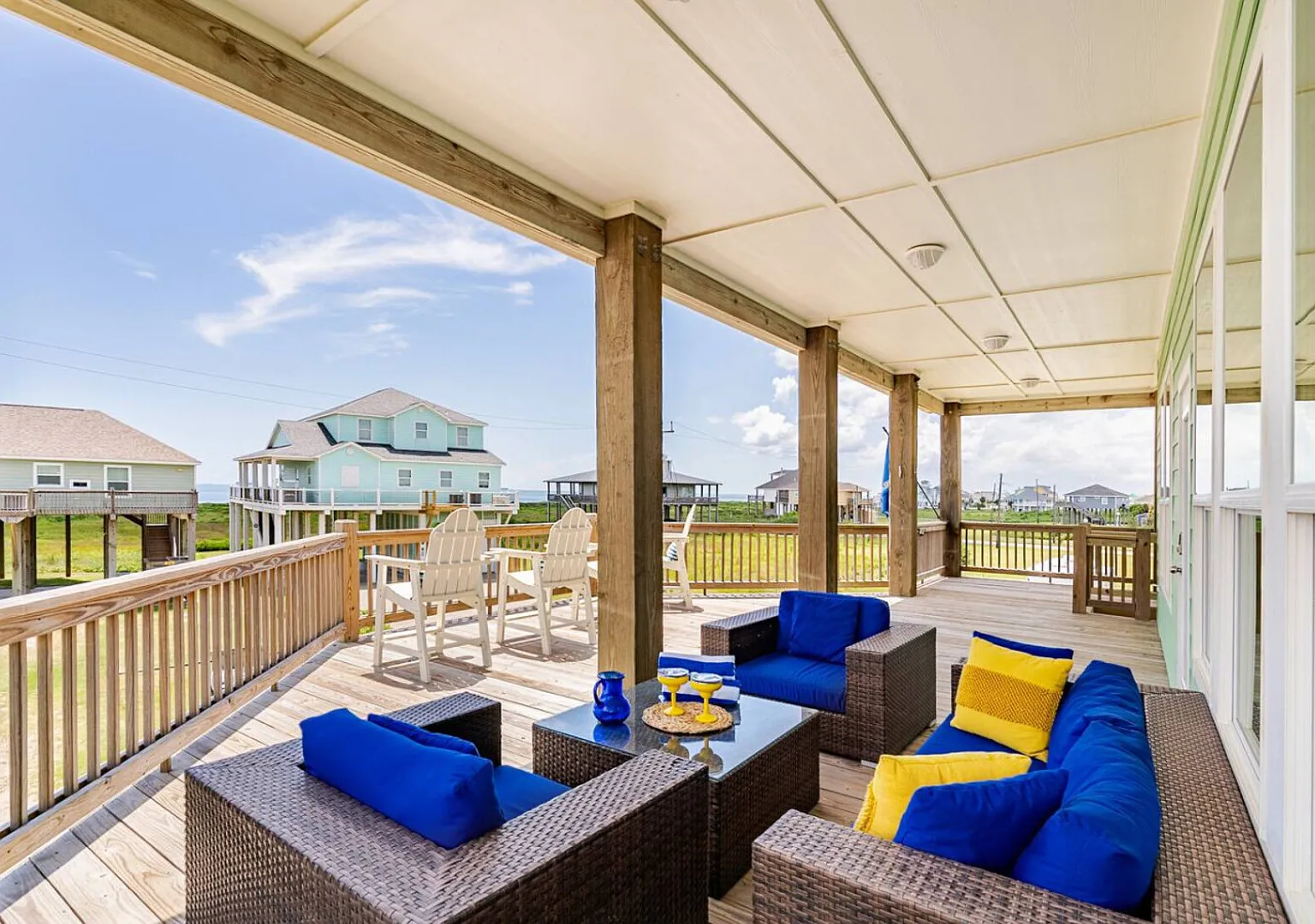 King Bed, Beach Views, The Lost Salt Surf Shack — Photo 1