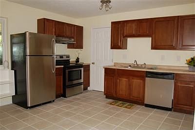 3rd image of 11301 Templeton Dr