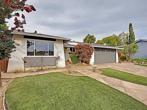3rd image of 34232 Atteridge Pl