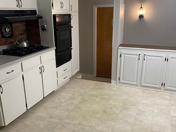 4th image of 20377 Brookwood St