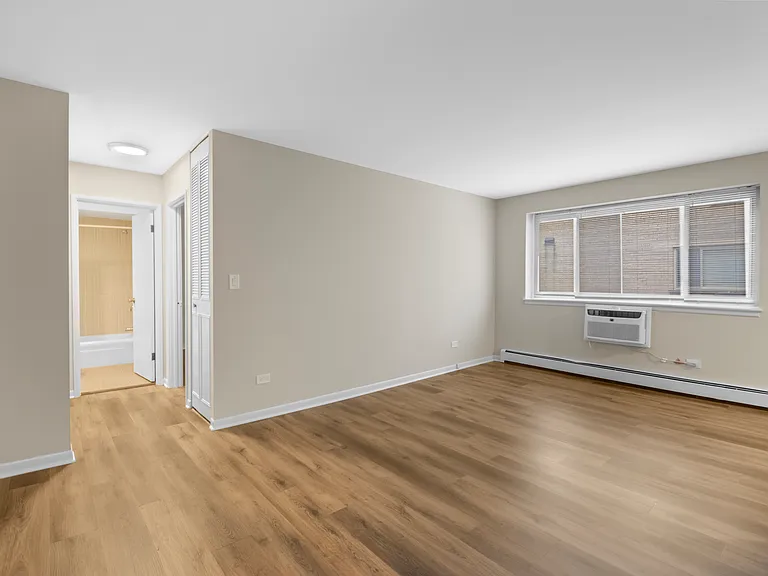 5450 n Winthrop — Photo 13
