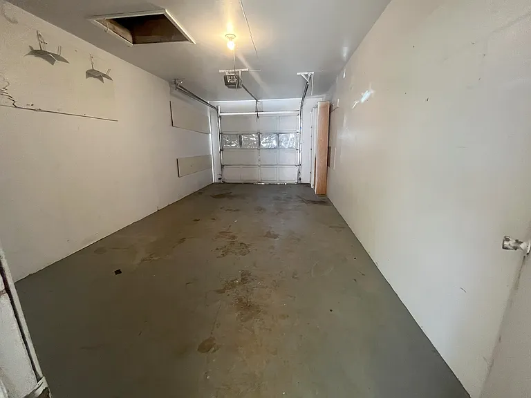 3220 Dudley St — Photo 17