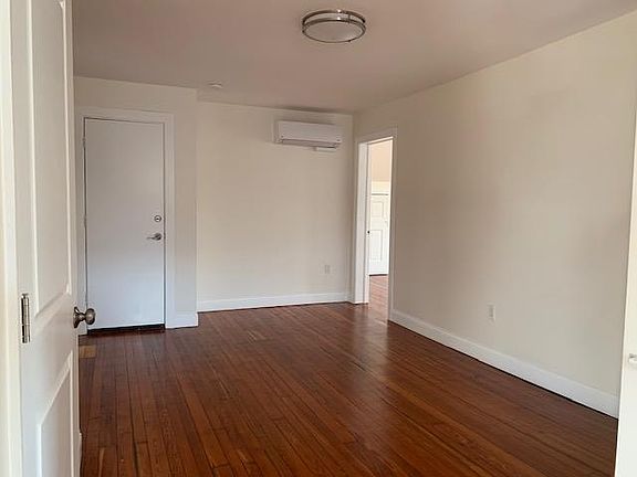 4th image of 144 W Washington Ln APT 3