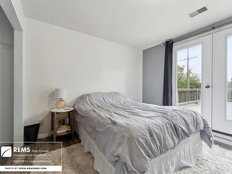 815 Island Ct #1 — Photo 32