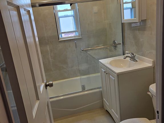 5th image of 7516 197th St Floor 2