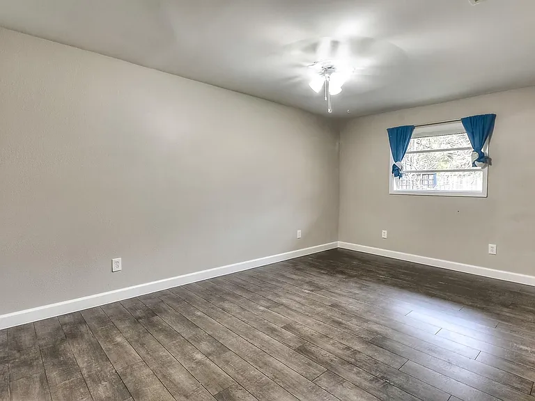 9006 Dunlap St — Photo 24