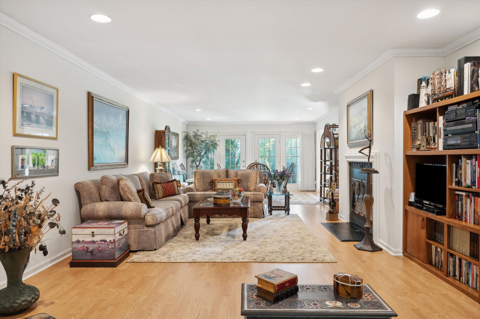  Large Living Room