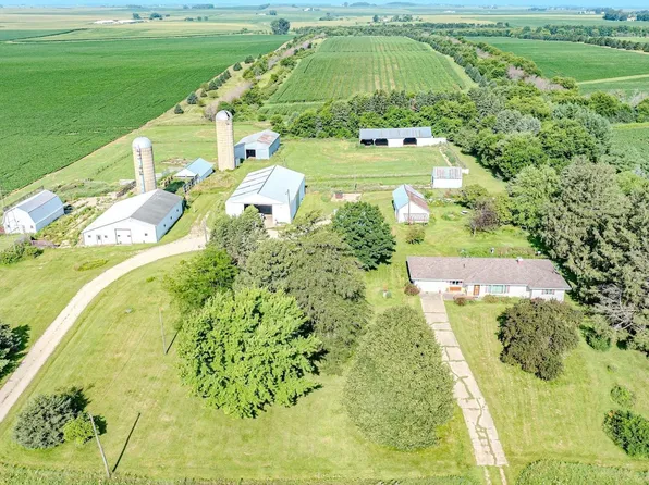 11705 J Ave, Aplington, IA 50604