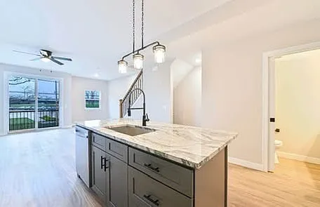 3 bed, 3.5 bath, 1932 sqft, $3,150 — Photo 2