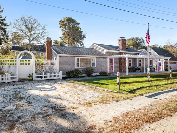 27 Stoughton Lane, Chatham, MA 02633