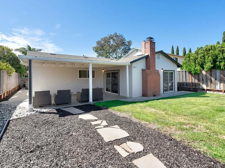 8425 Thornton Ave — Photo 9