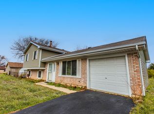 1630 Nautilus Ln, Hanover Park, IL 60133