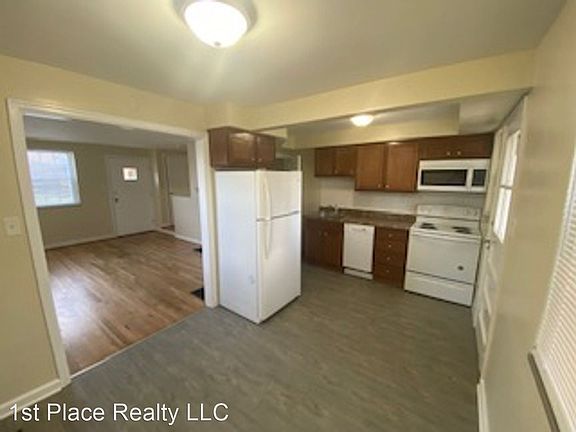 5th image of 48 E Stafford Ave