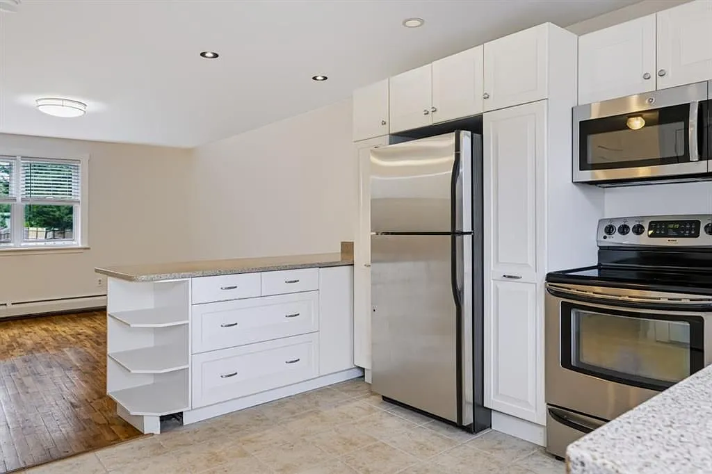 2 bed, 1.0 bath, 876 sqft, $2,750 — Photo 2