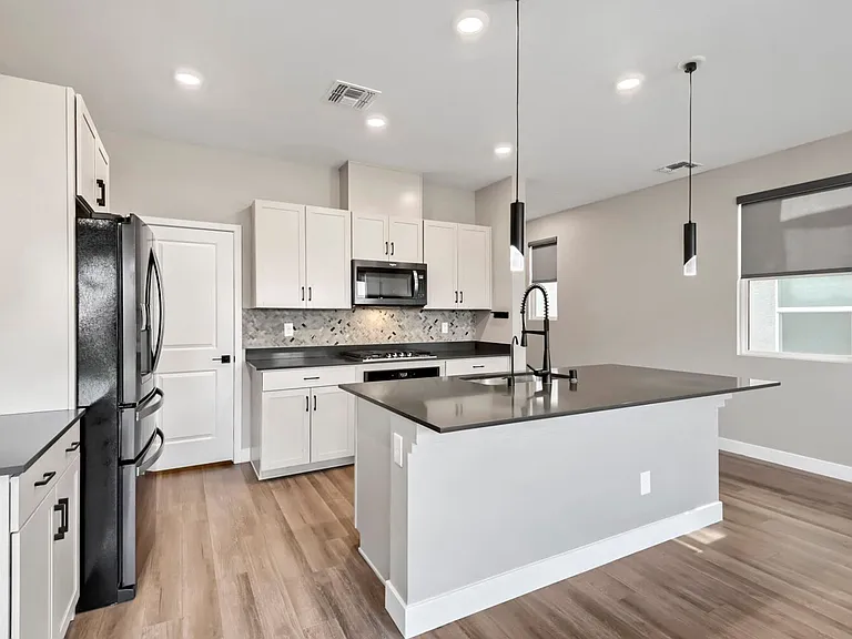 7110 Cass Ave — Photo 9