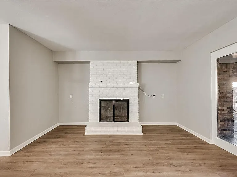 8423 Cadenza Ln — Photo 12