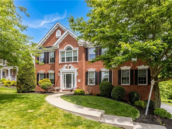 161 Foxchase Dr, Canonsburg, PA 15317