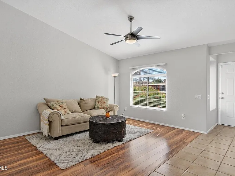 1948 E Carla Vista Dr — Photo 7