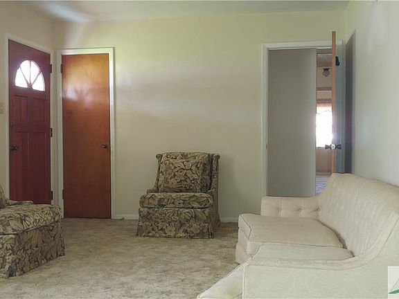 5th image of 51 Russell Ave