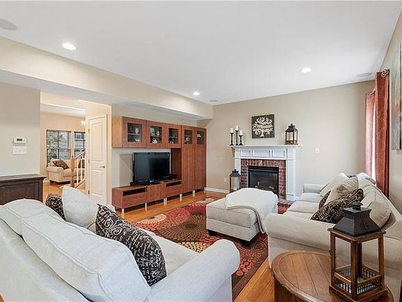 4th image of 206 Heritage Dr