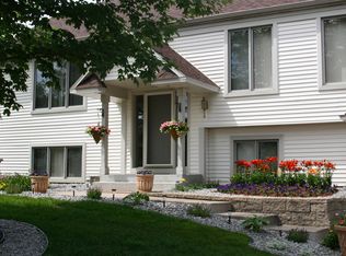 722 Spring Hill Cir, Woodbury, MN 55125