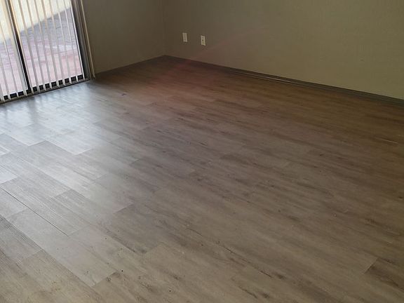 4th image of 2910 La Palma Dr