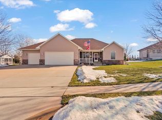 3916 Maryhill Dr, Cedar Falls, IA 50613