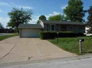 214 S Park View Dr, Park View, IA 52748