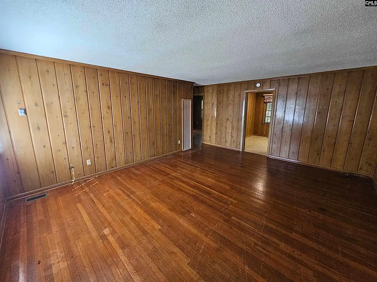 1507 Brennen Rd — Photo 2