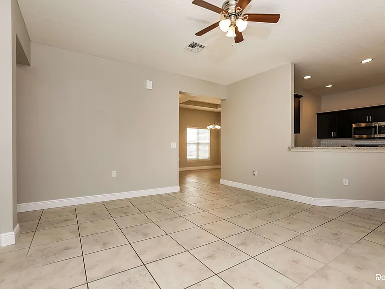 728 Desmoines Dr — Photo 6