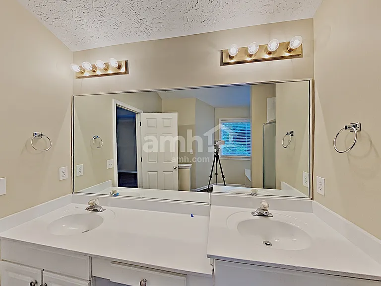 375 Saybrooke Xing — Photo 13