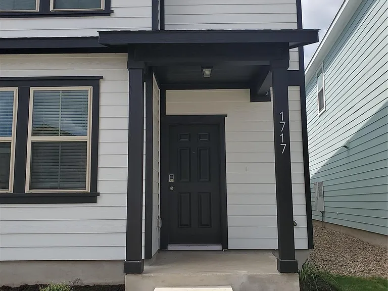 1717 Fountain Bridge Dr — Photo 3