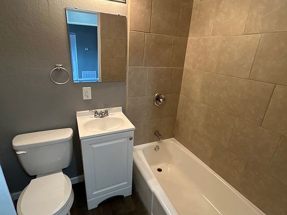 4th image of 1015 Forest Ct APT 17