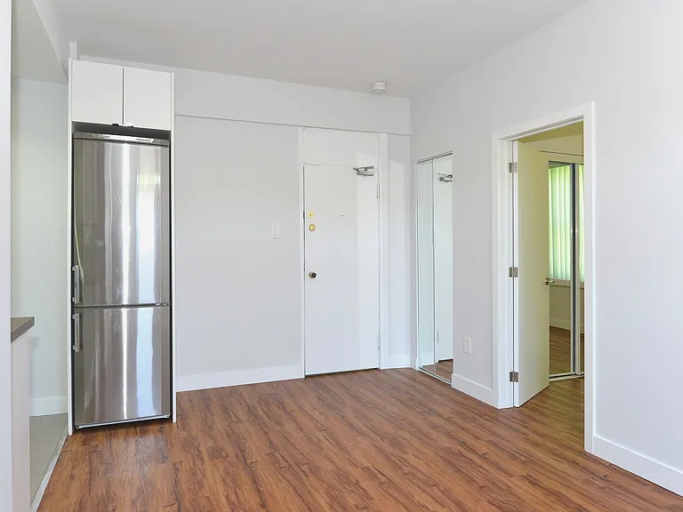 160 Huron St — Photo 16