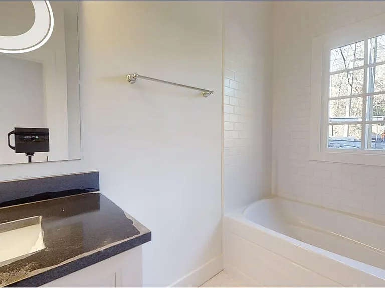 1002 Center St NW — Photo 11