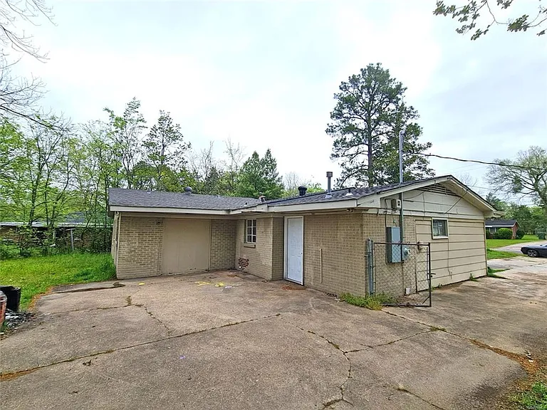 1220 Lynwood Dr — Photo 37