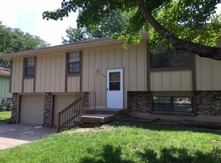 2304 SW Keystone Dr, Blue Springs, MO 64014