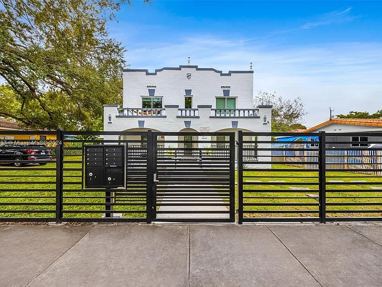 1020 SW 23rd Ave — Photo 7