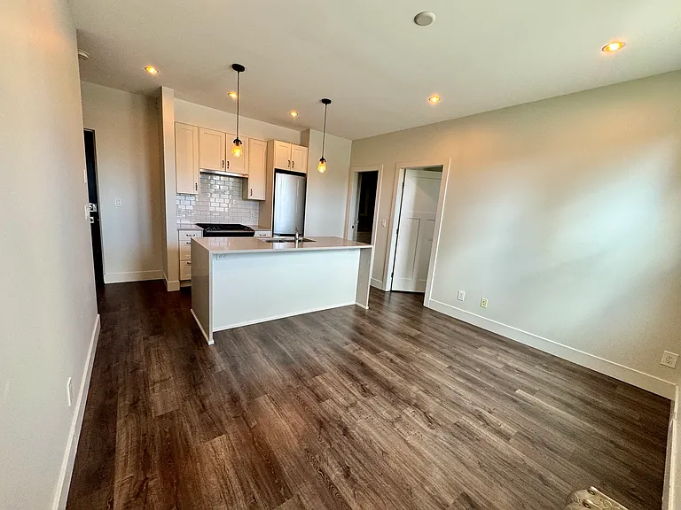 166 E 11th Ave #8 — Photo 15