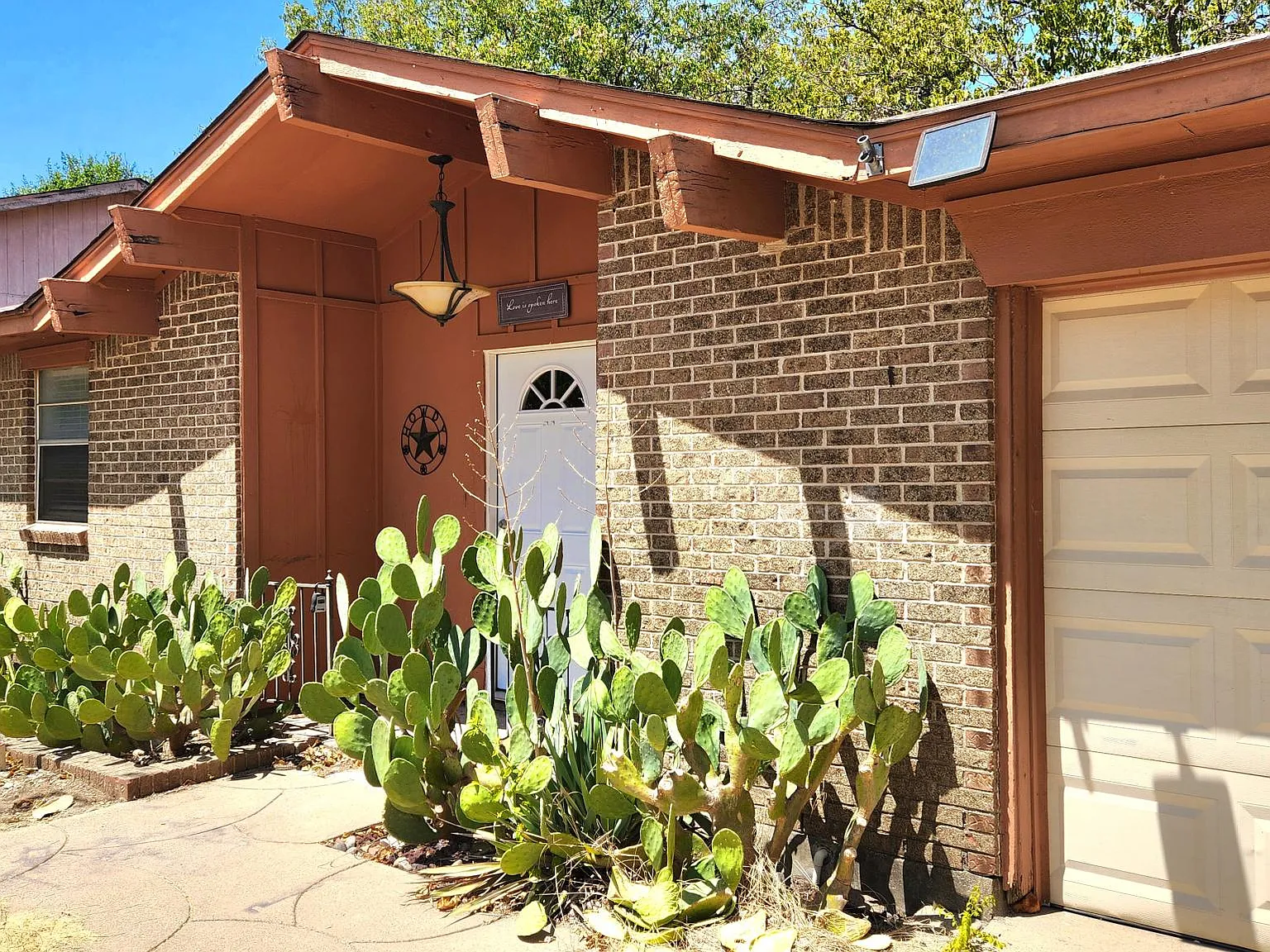 3 bed, 1.5 bath, 1580 sqft, $1,775 — Photo 2