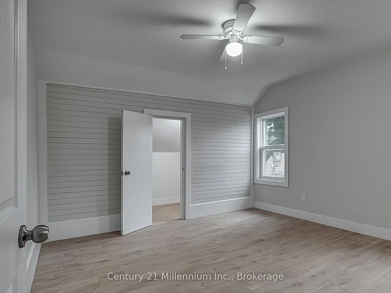 276 Edward St #UPPER — Photo 8