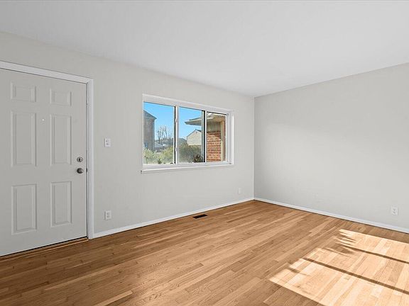 4th image of 25655 Salem St #98