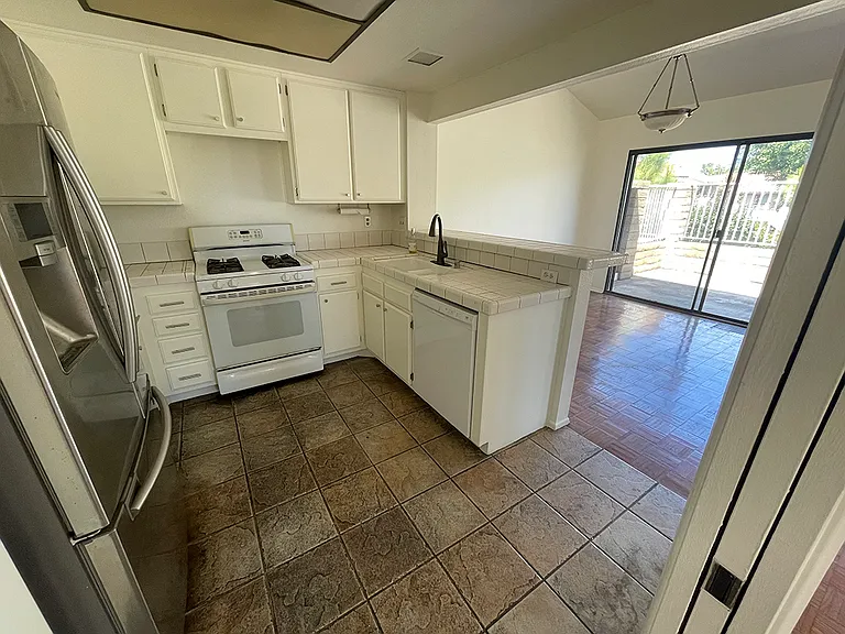 902 Wentworth Cir — Photo 5