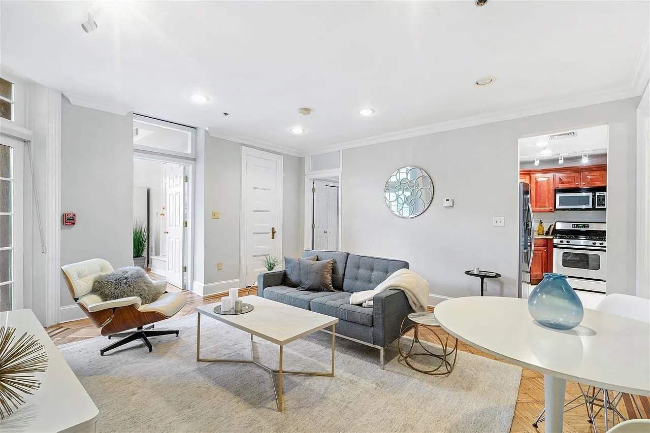 2 bed, 1.0 bath, $4,300 — Photo 4