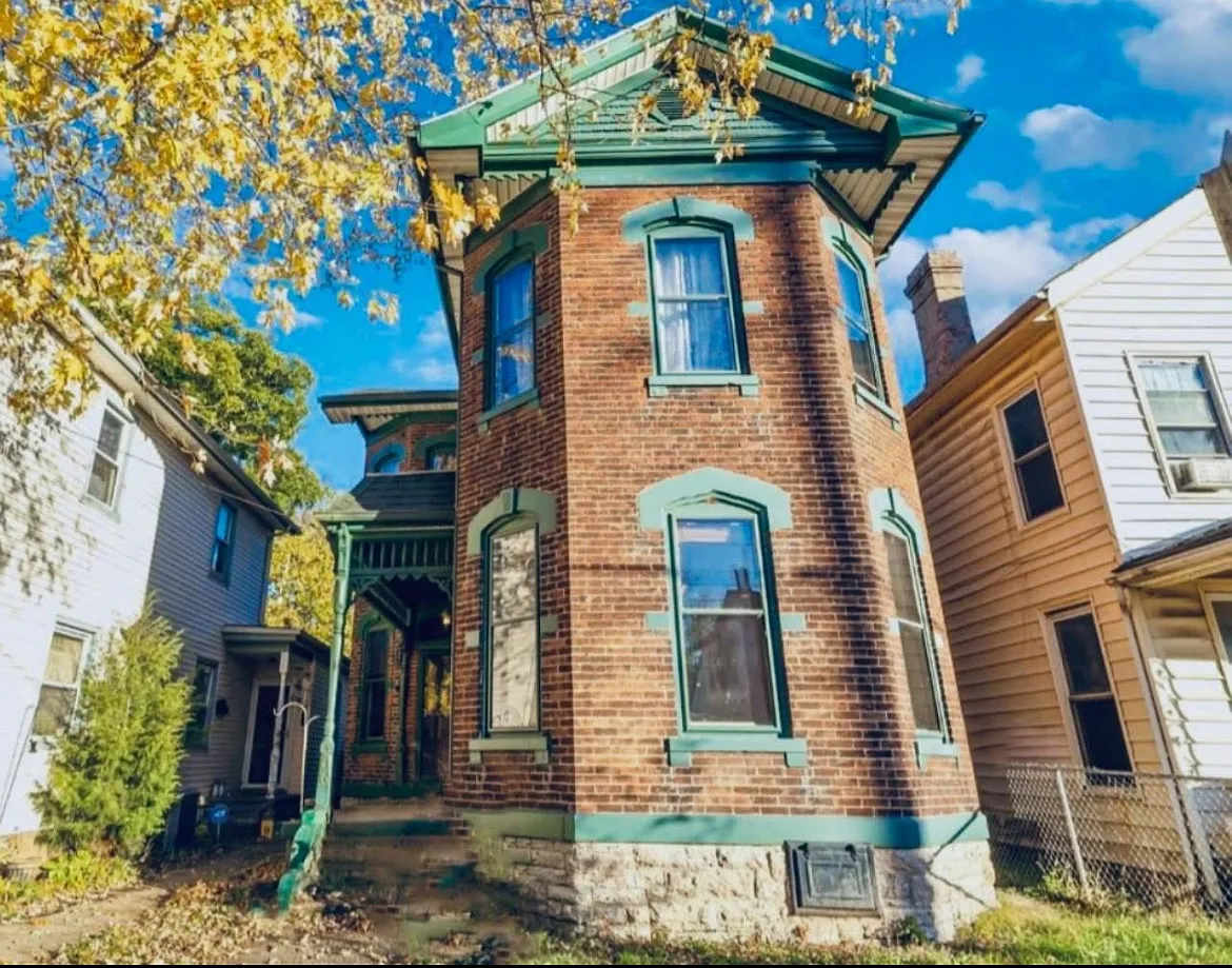 306 N 6th St photo 1