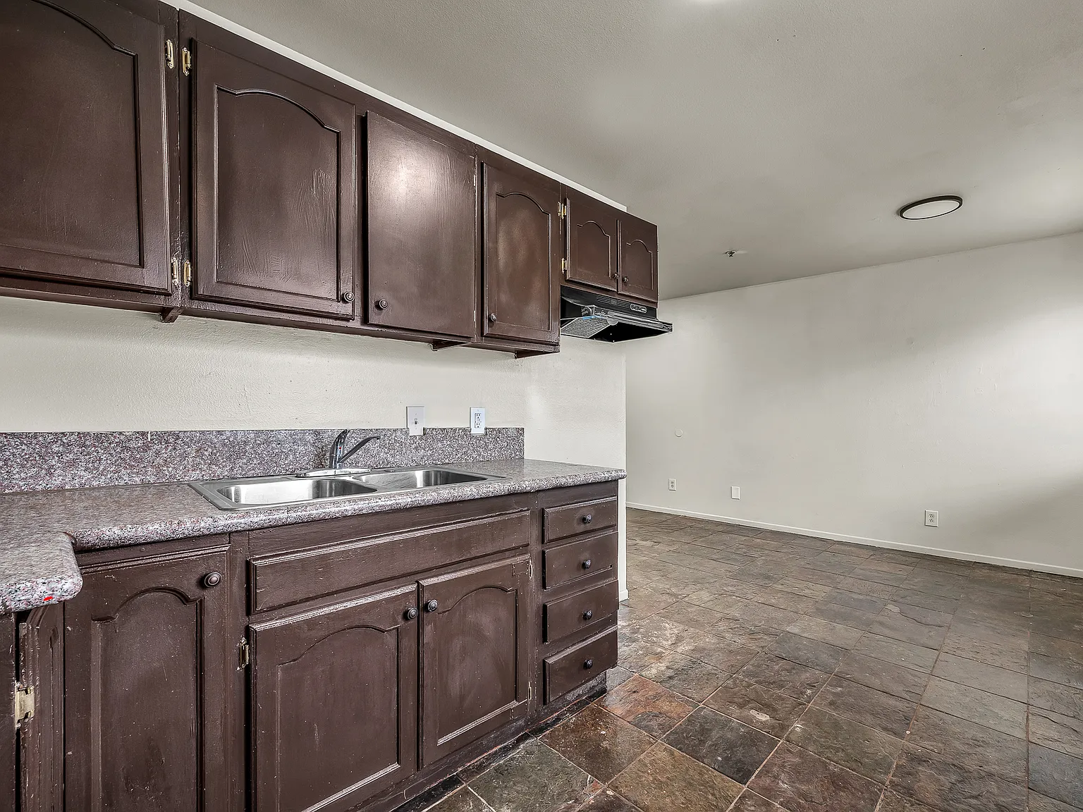 3 bed, 750 sqft, $2,800 — Photo 2