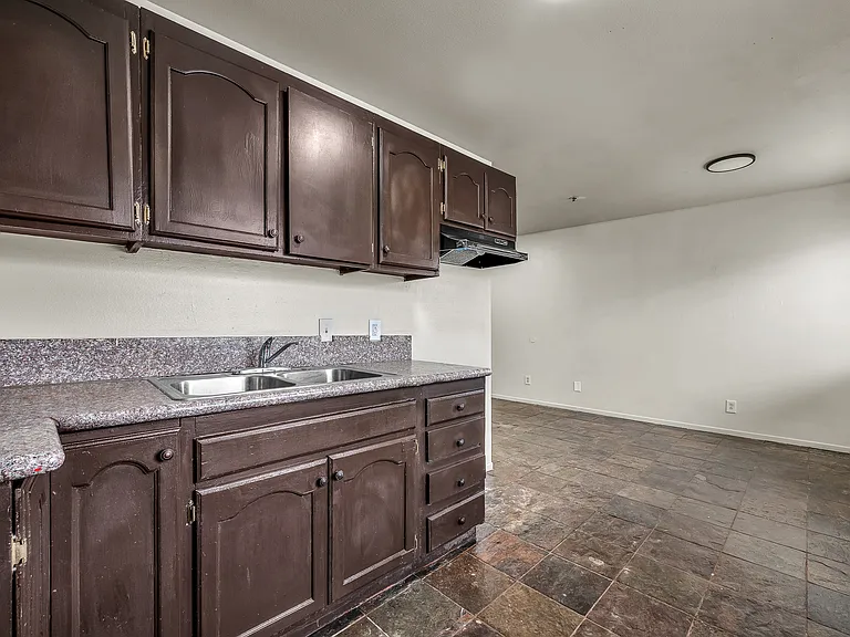 5243 Huntington Dr N #4 — Photo 2