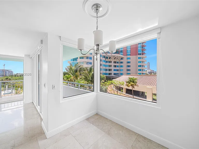 400 S Pointe Dr #409 — Photo 15