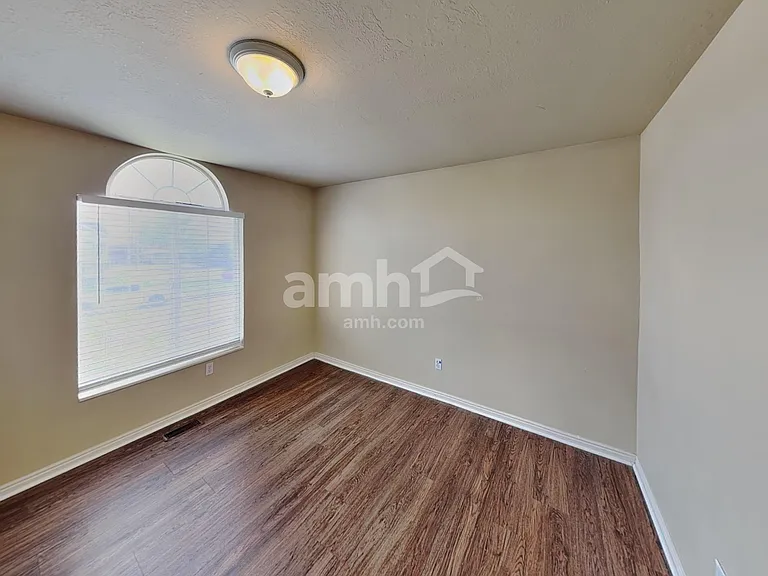 360 W 1900 S — Photo 19