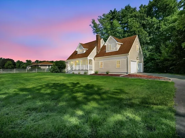 38 Green Meadow Ln, West Springfield, MA 01089